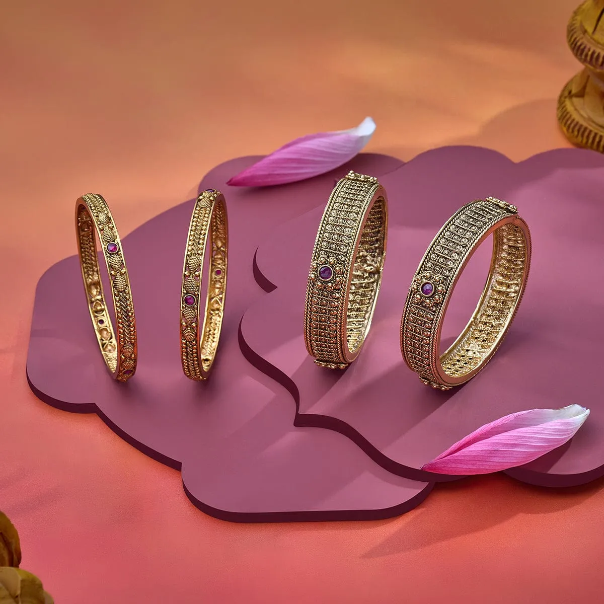 Antique Bangle 150356